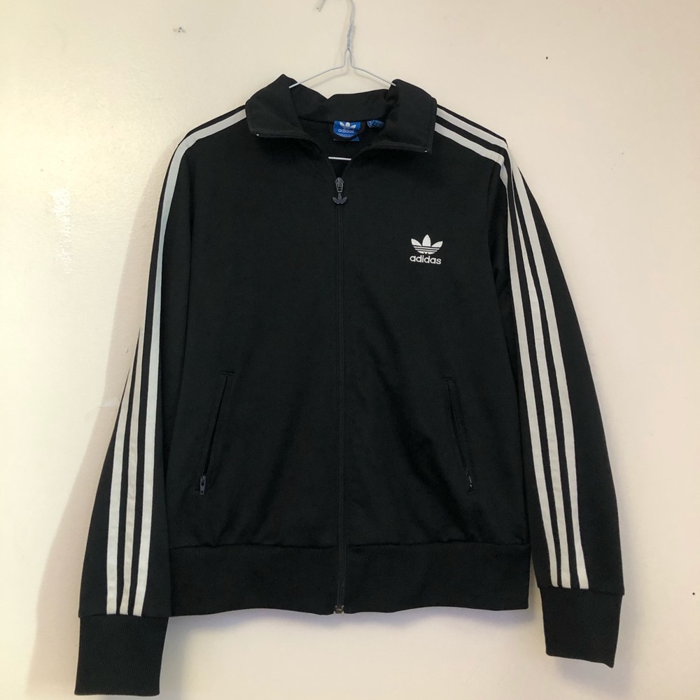 Addis’s zipper sweater with laced back